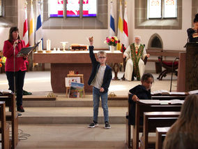Vorstellung der Kommunionkinder in St. Crescentius (Foto: Norbert Müller) Vorstellung der Kommunionkinder in St. Crescentius (Foto: Norbert Müller)
